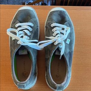 Cariuma Green Suede Camouflage Sneakers